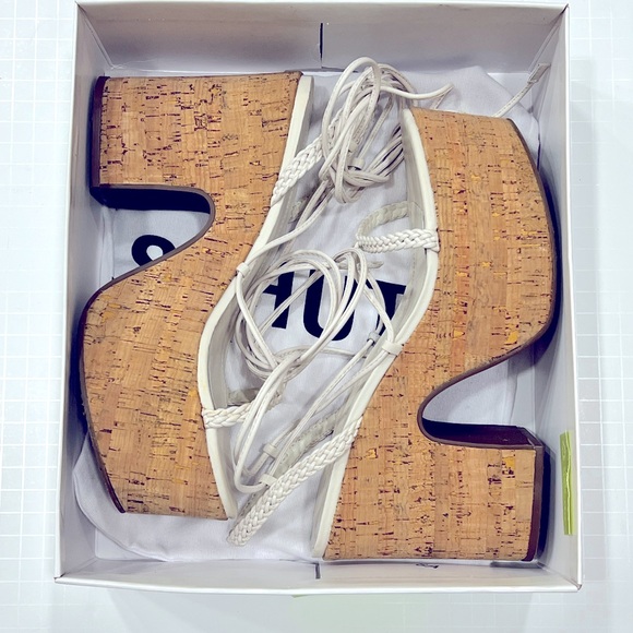 SCHUTZ Maxima Cutout Cork Sandal, size 8.5 - Picture 4 of 7